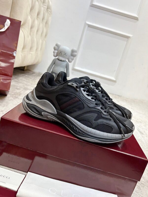 Gucci Tech/Retro Runner Sneaker in Black Metallic – Black / Silver