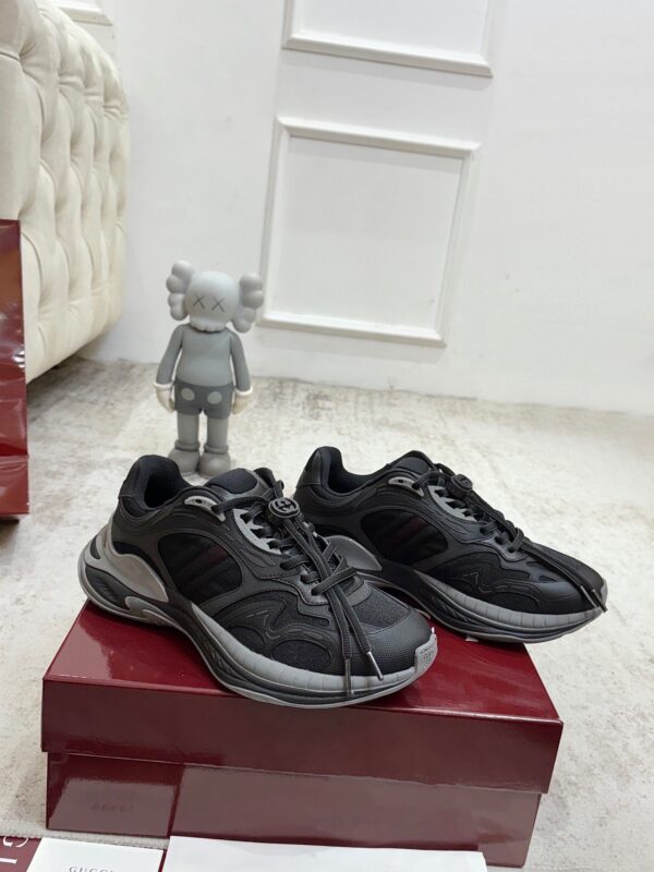 Gucci Tech/Retro Runner Sneaker in Black Metallic – Black / Silver