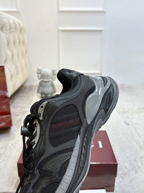 Gucci Tech/Retro Runner Sneaker in Black Metallic – Black / Silver