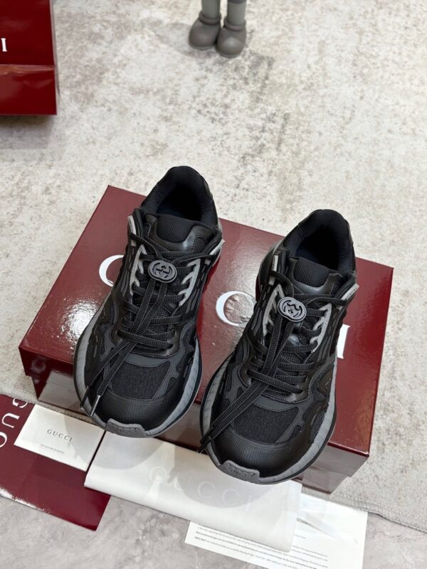 Gucci Tech/Retro Runner Sneaker in Black Metallic – Black / Silver