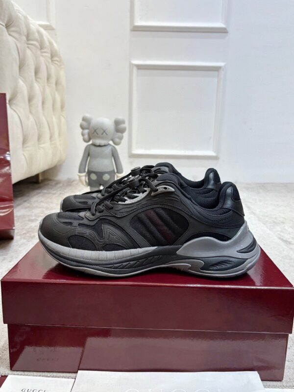 Gucci Tech/Retro Runner Sneaker in Black Metallic – Black / Silver