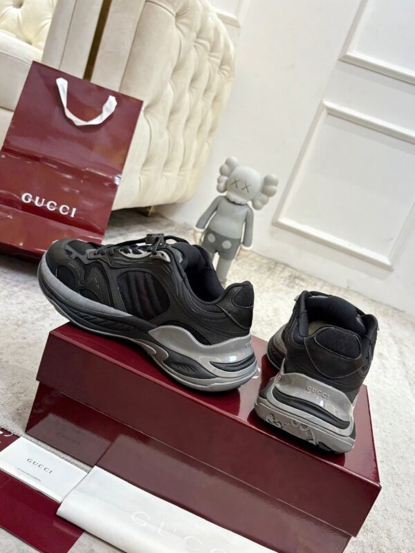 Gucci Tech/Retro Runner Sneaker in Black Metallic – Black / Silver