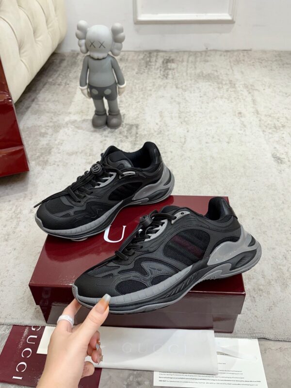 Gucci Tech/Retro Runner Sneaker in Black Metallic – Black / Silver