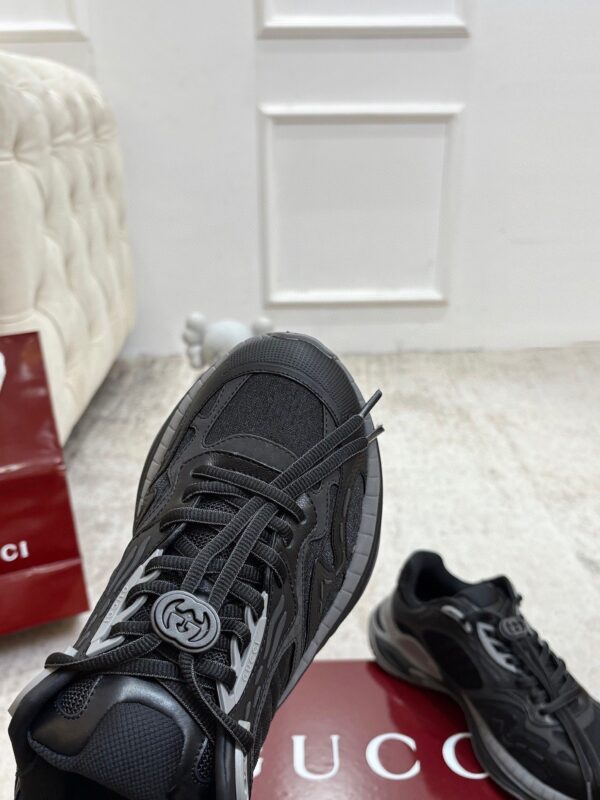 Gucci Tech/Retro Runner Sneaker in Black Metallic – Black / Silver