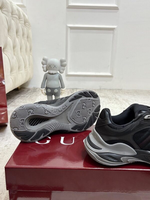 Gucci Tech/Retro Runner Sneaker in Black Metallic – Black / Silver