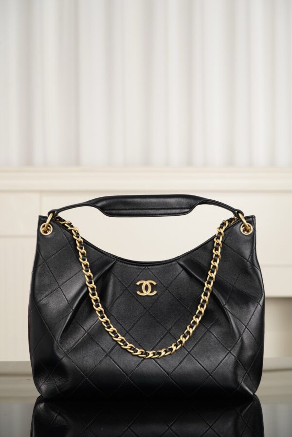 sy_no_0D0F4DF3ADF2CBA1A0E2ABADCBBBAF6D_0 Chanel 26C Cruise Collection New Arrival: Large Black & Gold Hobo Bag