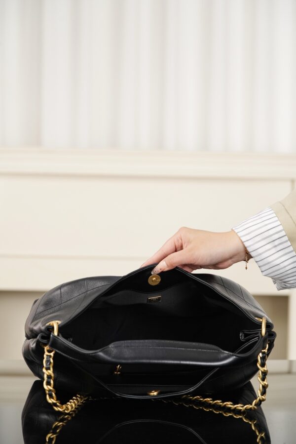 sy_no_0D0F4DF3ADF2CBA1A0E2ABADCBBBAF6D_7 Chanel 26C Cruise Collection New Arrival: Large Black & Gold Hobo Bag
