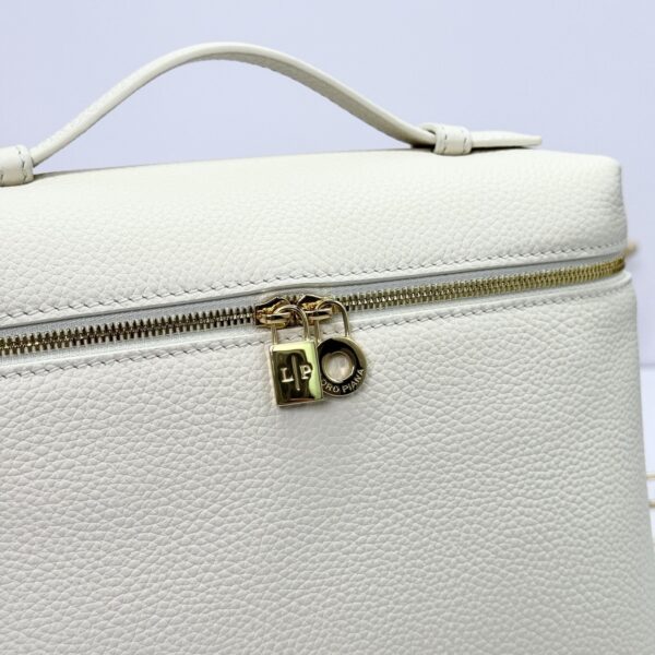 sy_no_113D7E3D9ACF5556CA4FEBDE3F7F87D7_4 L23.5 Backpack – Soft White with Gold Hardware
