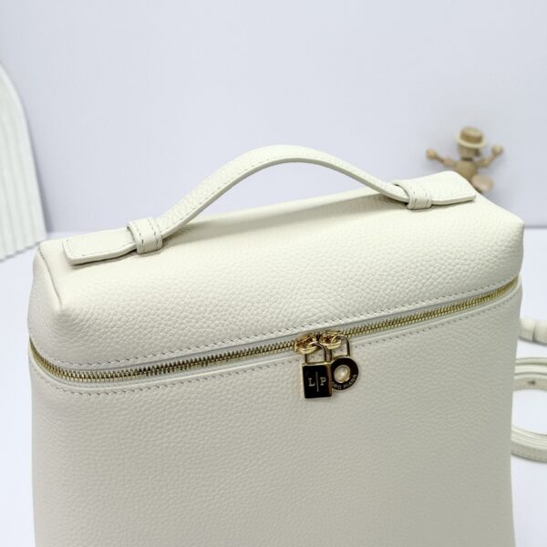 sy_no_113D7E3D9ACF5556CA4FEBDE3F7F87D7_5 L23.5 Backpack – Soft White with Gold Hardware