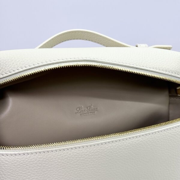 sy_no_113D7E3D9ACF5556CA4FEBDE3F7F87D7_7 L23.5 Backpack – Soft White with Gold Hardware