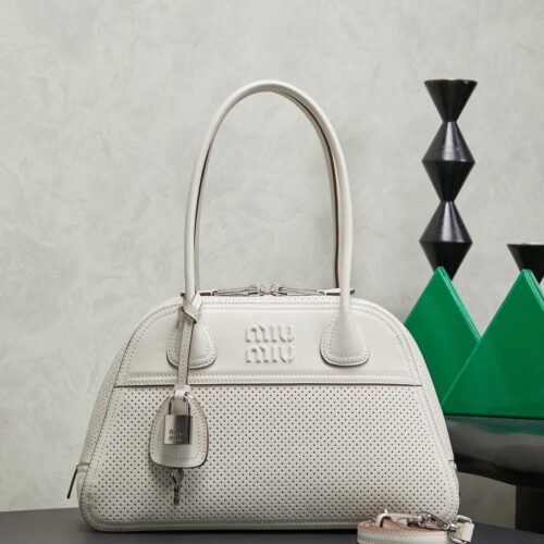 sy_no_123F2A5F7B79B95C855AFB65D028D610_0 White Vivant Bowling Bag