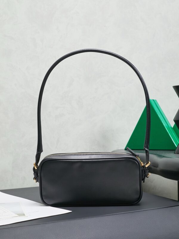 sy_no_13AB35CC7A8893A4DEBDB451D8FF690D_1 Black Smooth Leather Rectangular Underarm Camera Bag