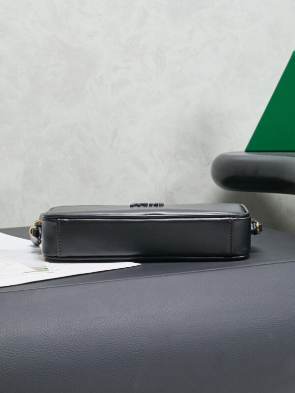 sy_no_13AB35CC7A8893A4DEBDB451D8FF690D_3 Black Smooth Leather Rectangular Underarm Camera Bag