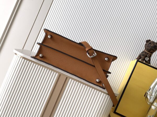 sy_no_1495EBC109E0A076B5D7C320FDA330CF_3 Fendi Iconic Peekaboo ISeeU Large Bag – Color-Blocked Calfskin
