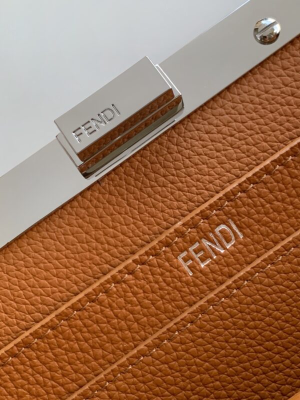 sy_no_1495EBC109E0A076B5D7C320FDA330CF_5 Fendi Iconic Peekaboo ISeeU Large Bag – Color-Blocked Calfskin
