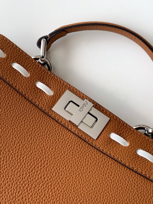 sy_no_1495EBC109E0A076B5D7C320FDA330CF_6 Fendi Iconic Peekaboo ISeeU Large Bag – Color-Blocked Calfskin