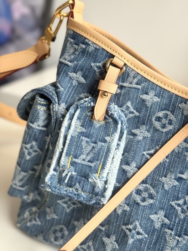 sy_no_1566B8AD86DCCFD5E8E67739786A0DB3_4 Louis Vuitton CarryAll Cargo PM Handbag