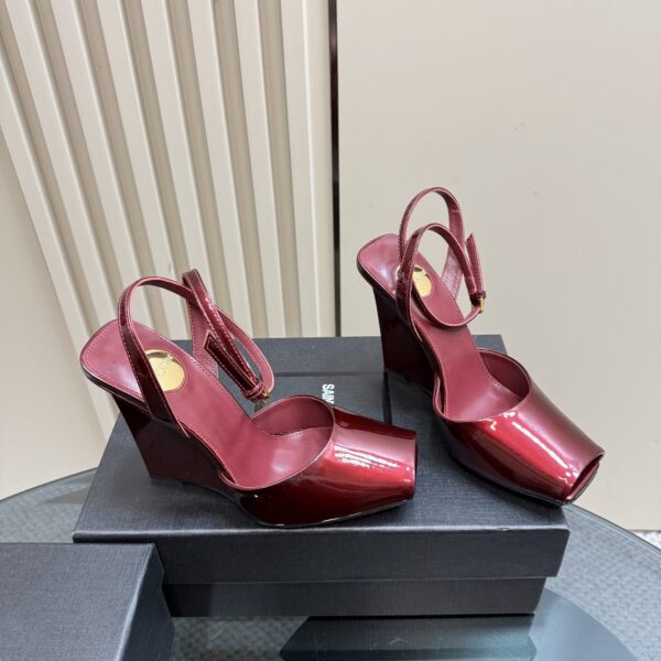sy_no_162056802BD4F8AD0C8EF58038E083E5_3 Burgundy Patent Leather Square-Toe Wedge Heels