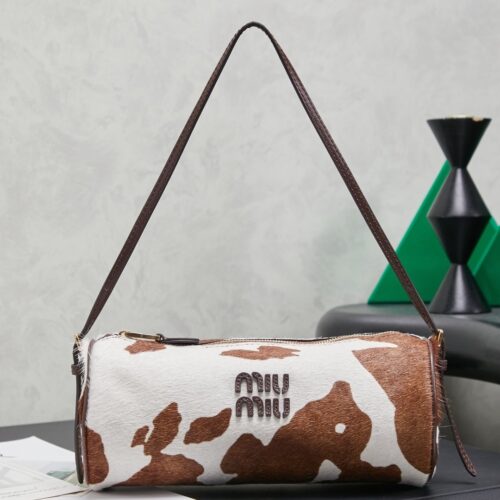 sy_no_18A90563F10555AA20CD79D8D94C1648_0 Miu Miu New Cylindrical Leather Bag