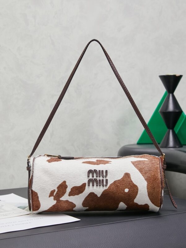 sy_no_18A90563F10555AA20CD79D8D94C1648_0 Miu Miu New Cylindrical Leather Bag