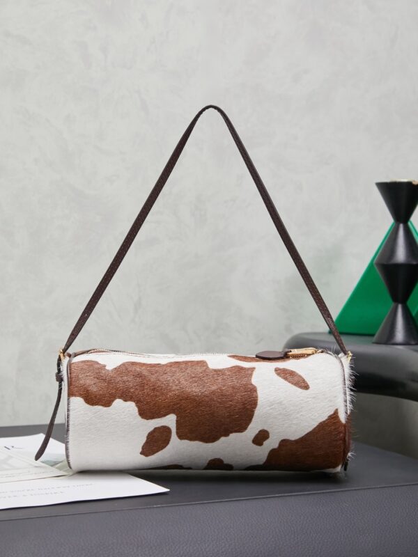sy_no_18A90563F10555AA20CD79D8D94C1648_1 Miu Miu New Cylindrical Leather Bag