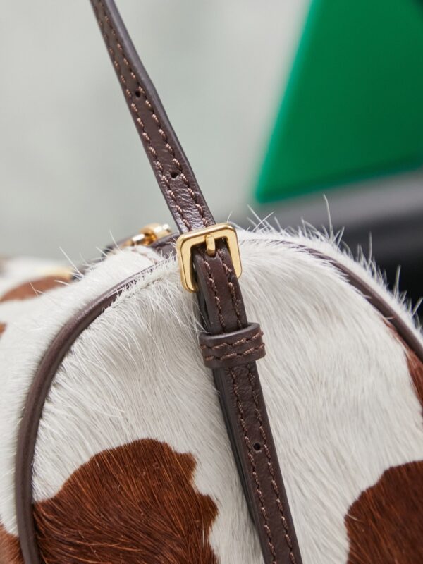 sy_no_18A90563F10555AA20CD79D8D94C1648_4 Miu Miu New Cylindrical Leather Bag