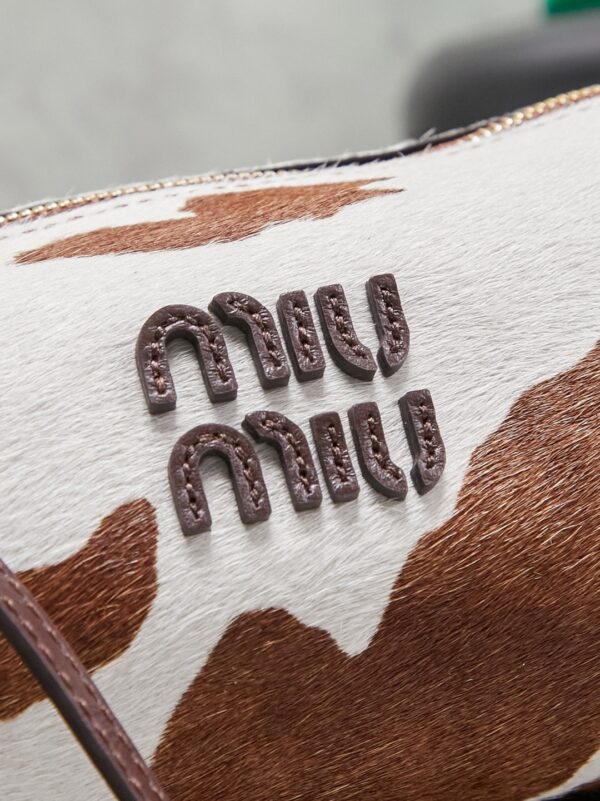 sy_no_18A90563F10555AA20CD79D8D94C1648_5 Miu Miu New Cylindrical Leather Bag