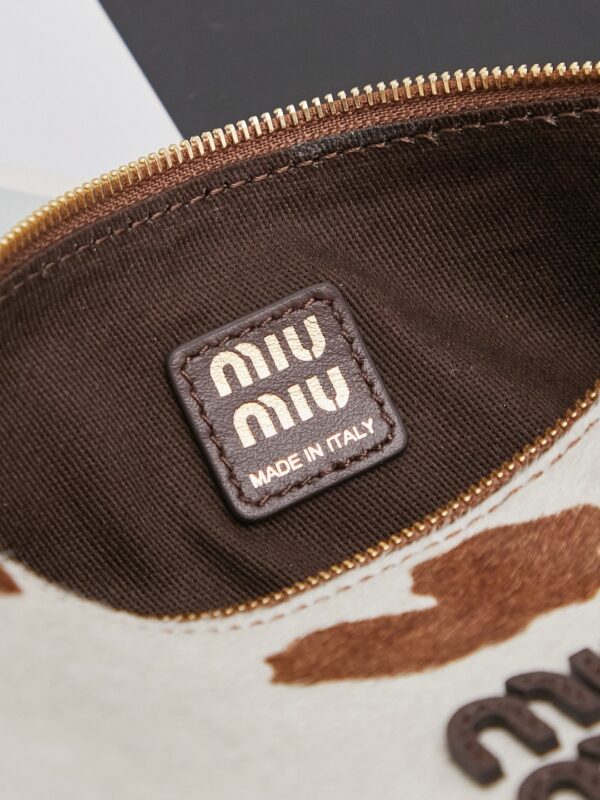 sy_no_18A90563F10555AA20CD79D8D94C1648_8 Miu Miu New Cylindrical Leather Bag