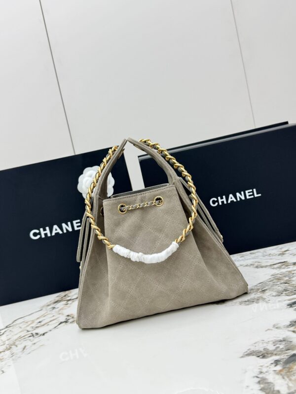 sy_no_18BC7D26DADEE472994B0BA0B9FEA72B_2 Chanel 25C Small Hobo Bag – Suede & Calfskin Leather with Gold Hardware (Matte Gray)