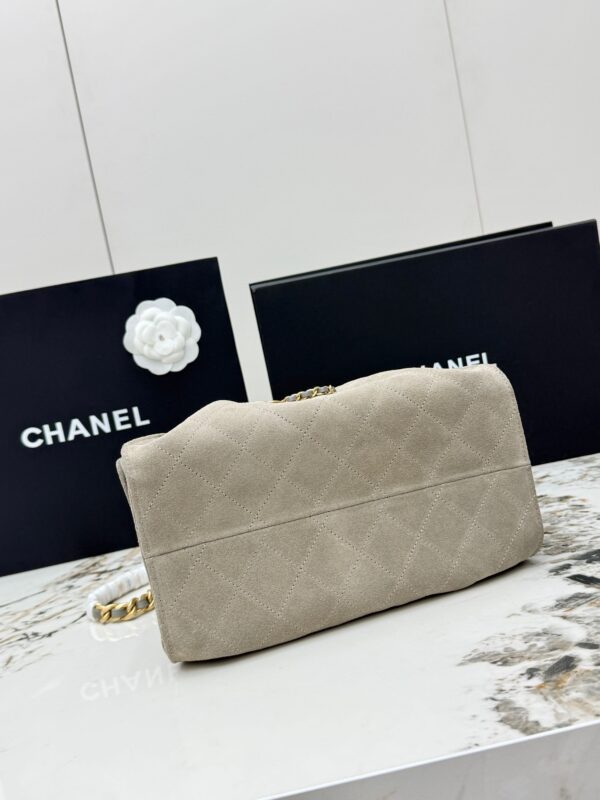 sy_no_18BC7D26DADEE472994B0BA0B9FEA72B_3 Chanel 25C Small Hobo Bag – Suede & Calfskin Leather with Gold Hardware (Matte Gray)