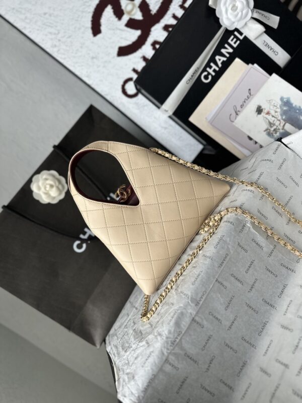 sy_no_1949E1A430AA0E029541CC69EB4DBA80_3 CHANEL Quilted Inverted-Triangle Hobo Bag / Tote / Crossbody Bag