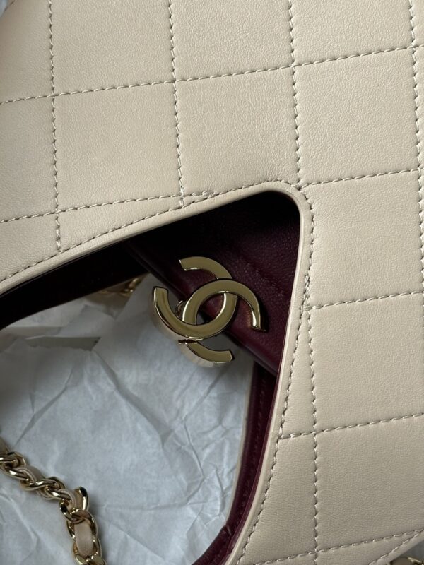 sy_no_1949E1A430AA0E029541CC69EB4DBA80_5 CHANEL Quilted Inverted-Triangle Hobo Bag / Tote / Crossbody Bag