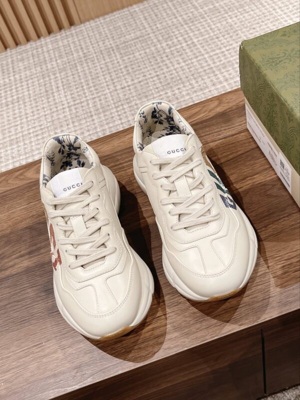 sy_no_19F91C6ECC25811BE412DB75F56260AE_1 Gucci Rhyton Multicolored Glitter Logo Sneaker
