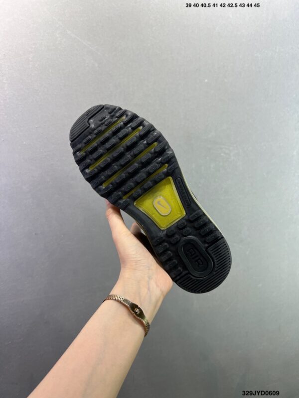 sy_no_1BC1C1E78C4E8C1FFF5E66787EBA0121_6 Nike Air Max 2013 – Black / Gold