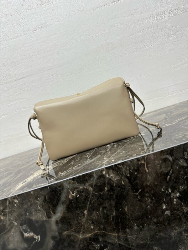 sy_no_1C77C2A079DCF1C2F33600DC6513A460_3 Trio Flap Bag – White