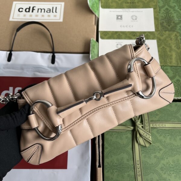 sy_no_1E4FAF2A6980187DDD7512FCC5542512_3 Gucci Horsebit Chain Shoulder Bag – 2023 Runway Style