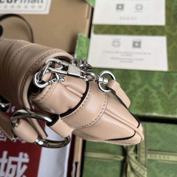 sy_no_1E4FAF2A6980187DDD7512FCC5542512_4 Gucci Horsebit Chain Shoulder Bag – 2023 Runway Style