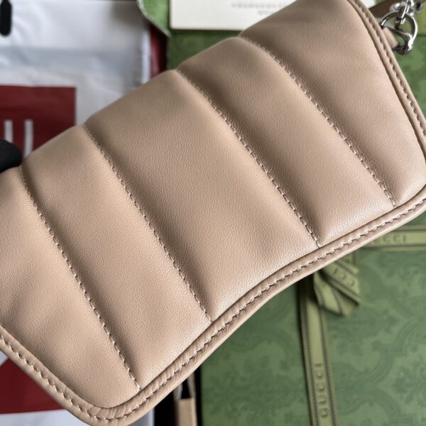 sy_no_1E4FAF2A6980187DDD7512FCC5542512_5 Gucci Horsebit Chain Shoulder Bag – 2023 Runway Style
