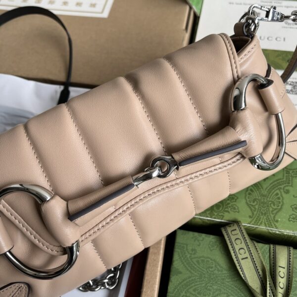 sy_no_1E4FAF2A6980187DDD7512FCC5542512_7 Gucci Horsebit Chain Shoulder Bag – 2023 Runway Style