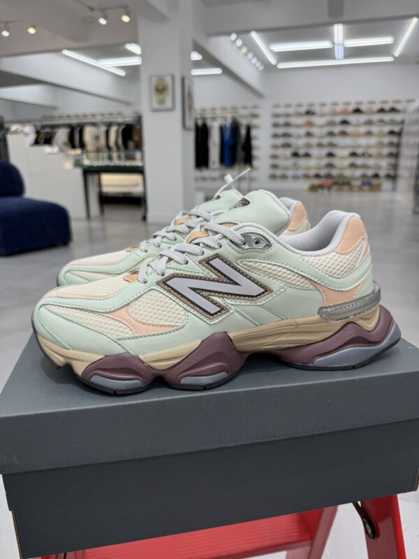New Balance 9060 New Spruce / Peach Blossom Retro Sneakers