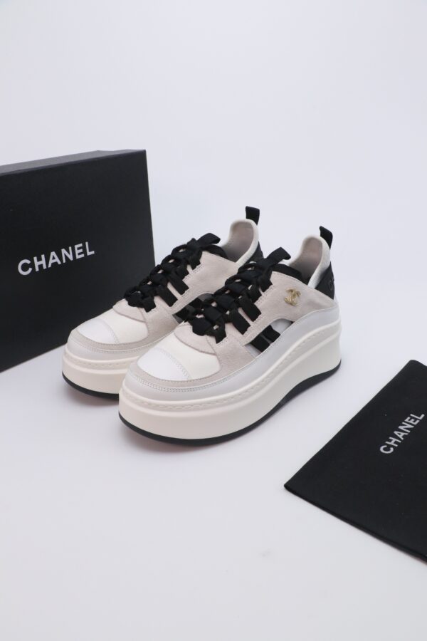 sy_no_1F247F228B3953B93D8607AF14ED29A1_0 Cream, Light Grey & Black Suede Platform Sneakers