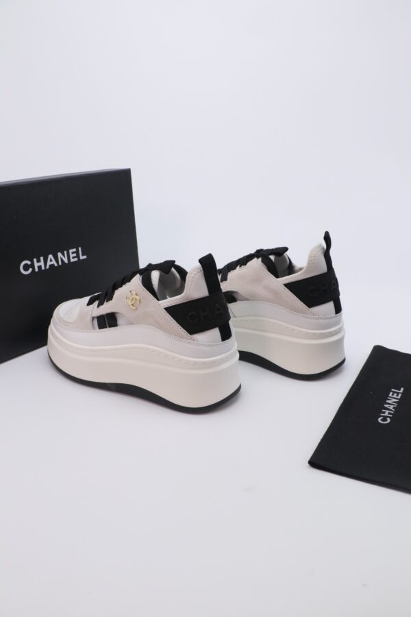 sy_no_1F247F228B3953B93D8607AF14ED29A1_1 Cream, Light Grey & Black Suede Platform Sneakers