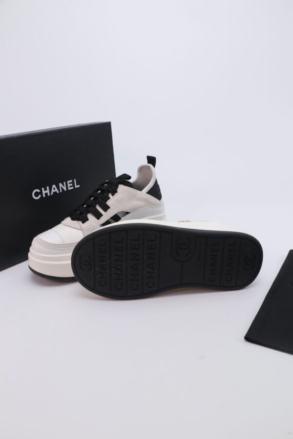 sy_no_1F247F228B3953B93D8607AF14ED29A1_2 Cream, Light Grey & Black Suede Platform Sneakers