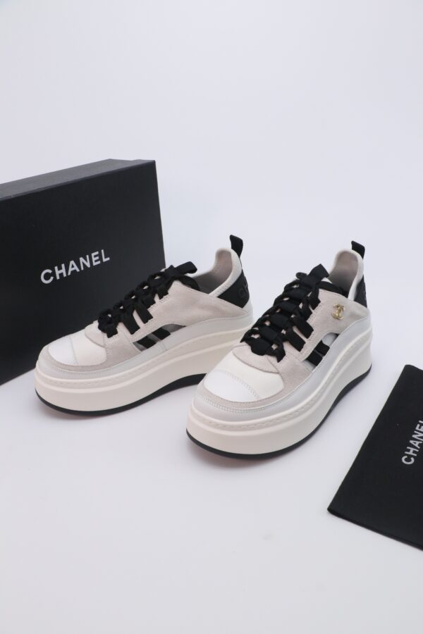 sy_no_1F247F228B3953B93D8607AF14ED29A1_3 Cream, Light Grey & Black Suede Platform Sneakers