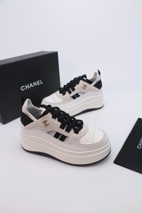 sy_no_1F247F228B3953B93D8607AF14ED29A1_4 Cream, Light Grey & Black Suede Platform Sneakers