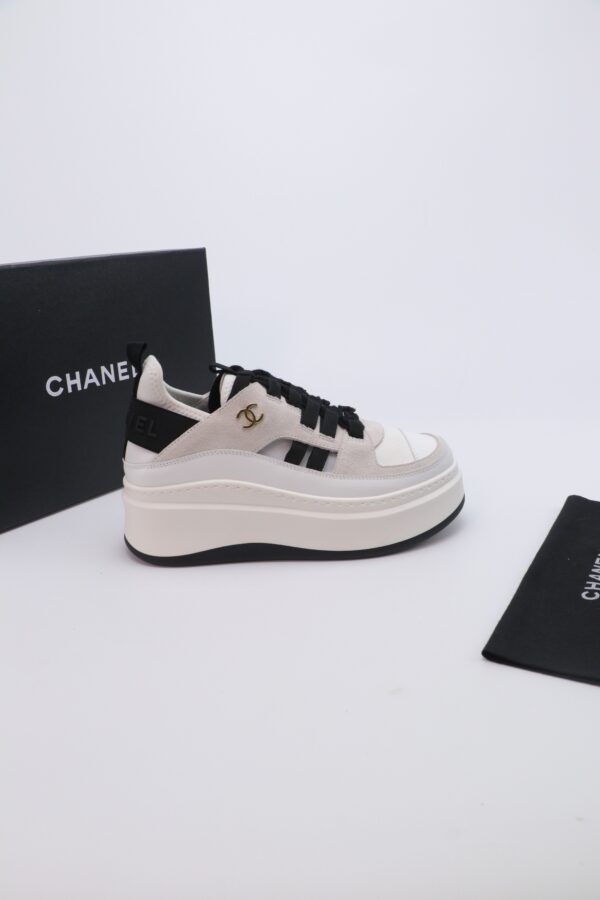 sy_no_1F247F228B3953B93D8607AF14ED29A1_6 Cream, Light Grey & Black Suede Platform Sneakers