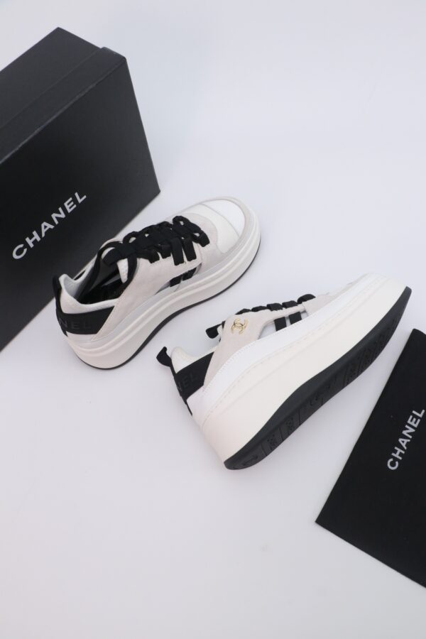 sy_no_1F247F228B3953B93D8607AF14ED29A1_7 Cream, Light Grey & Black Suede Platform Sneakers