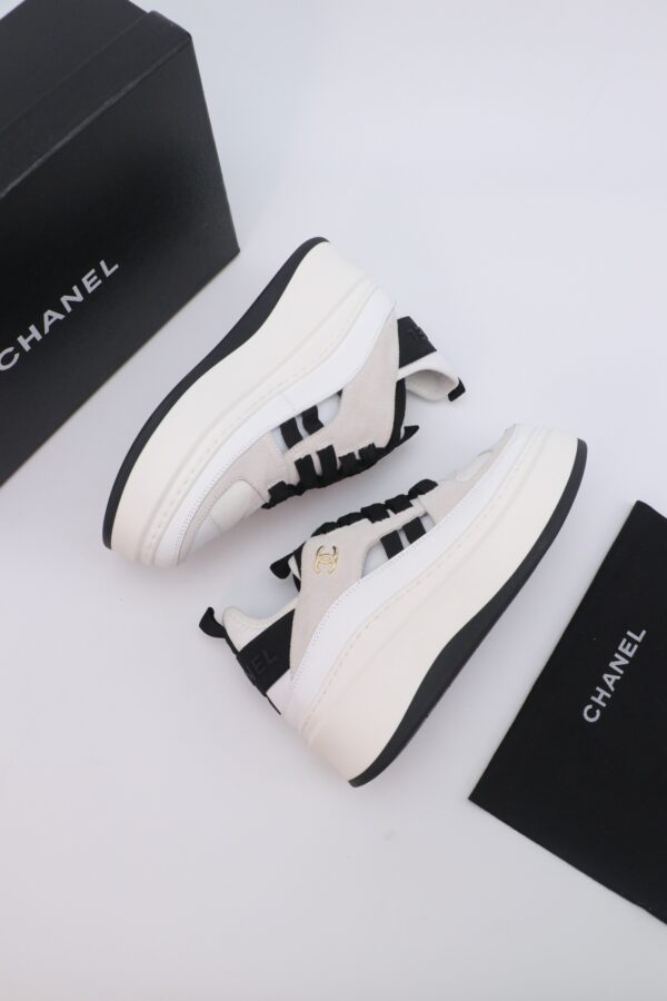 sy_no_1F247F228B3953B93D8607AF14ED29A1_8 Cream, Light Grey & Black Suede Platform Sneakers