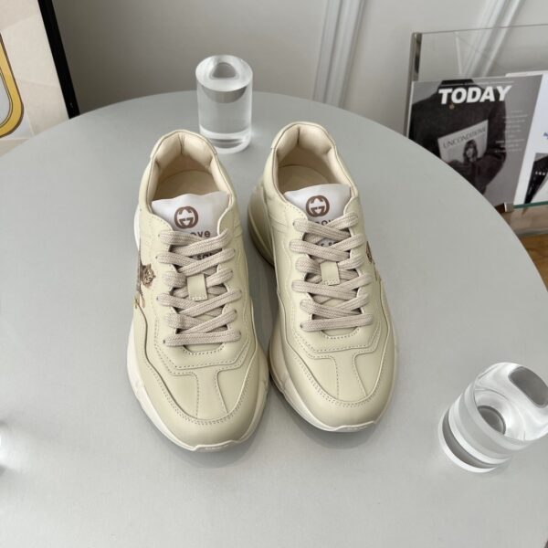 sy_no_20743E3C3C45B7A91DC250A2D2C114E8_1 Gucci Rhyton “Gucci Tiger” Print Leather Sneaker in Off-White