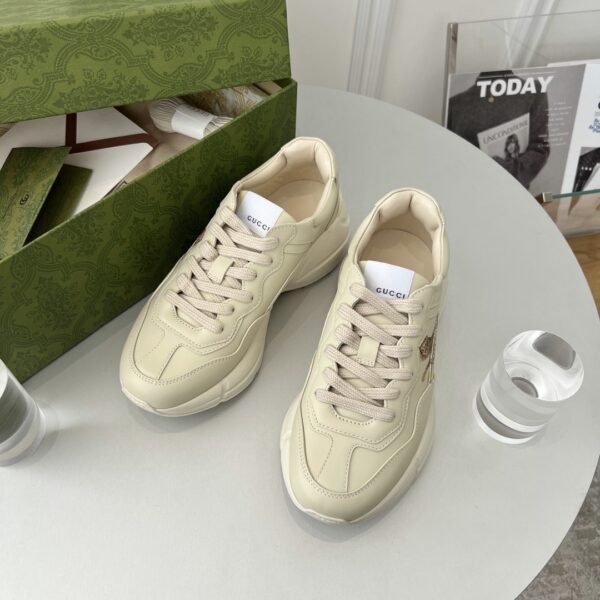 sy_no_20743E3C3C45B7A91DC250A2D2C114E8_2 Gucci Rhyton “Gucci Tiger” Print Leather Sneaker in Off-White